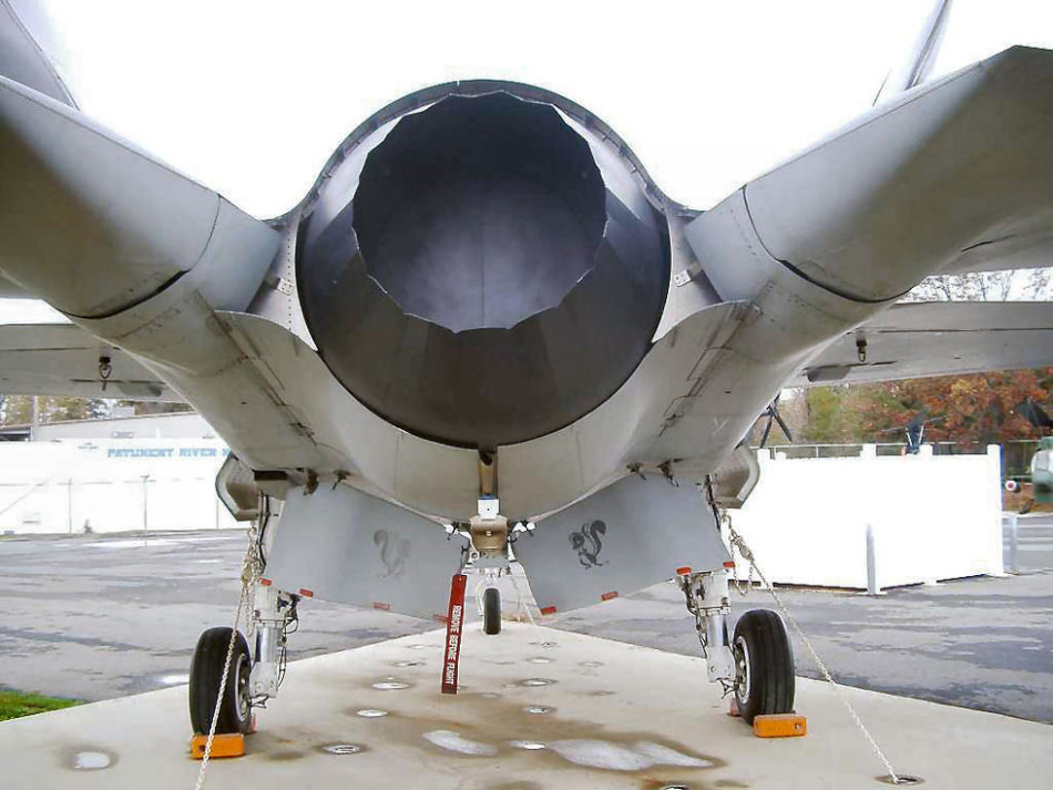 歼31与f35c验证机细节比拼