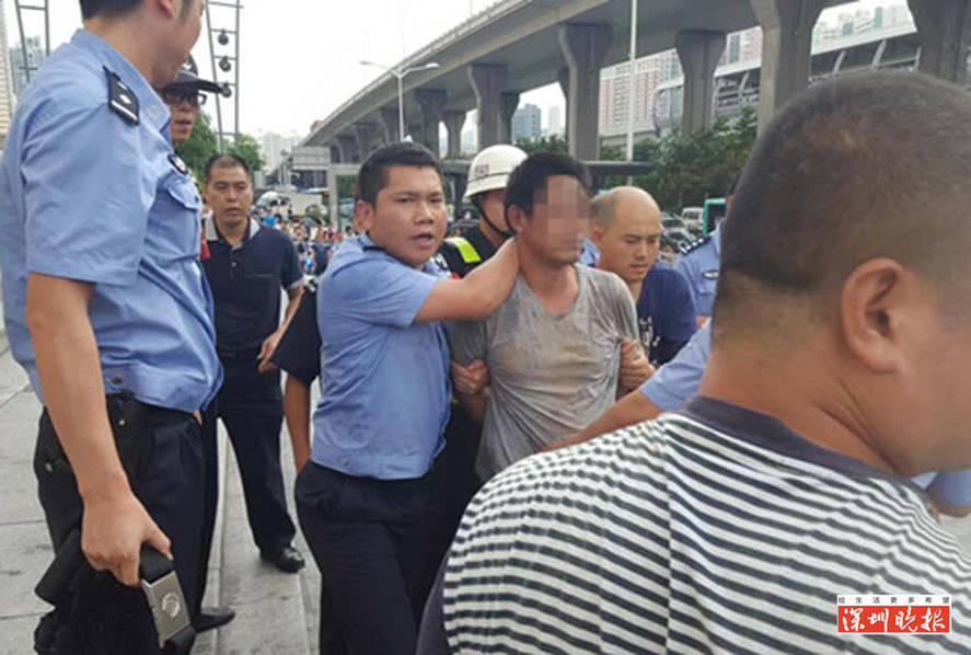 深圳男子持刀挟持过路女子 警方20分钟解救人质