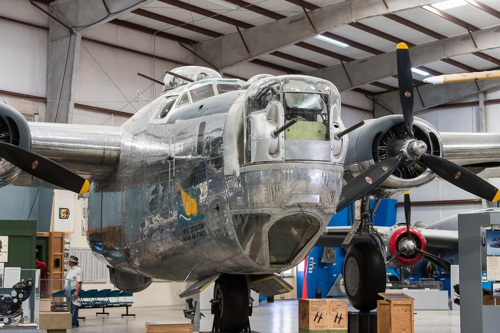 零距离体会b-24轰炸机之美