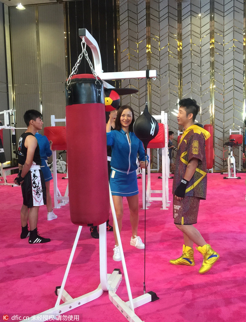 邹市明在综艺节目录制现场