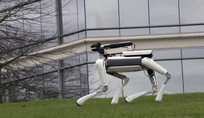 波士顿动力公司展示类动物型机器人 可行走自如