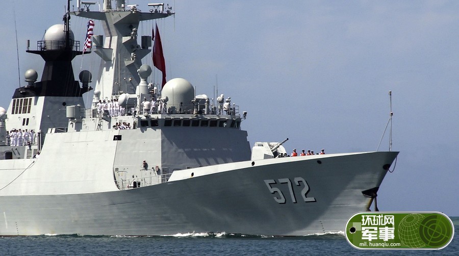 号补给舰(舷号966),长岛号潜艇救援舰(舷号867)驶入美国夏威夷珍珠港