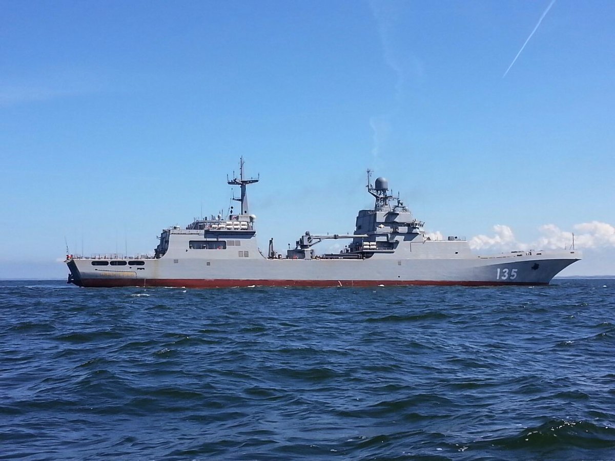 10 俄罗斯伊万·格伦号登陆舰试航