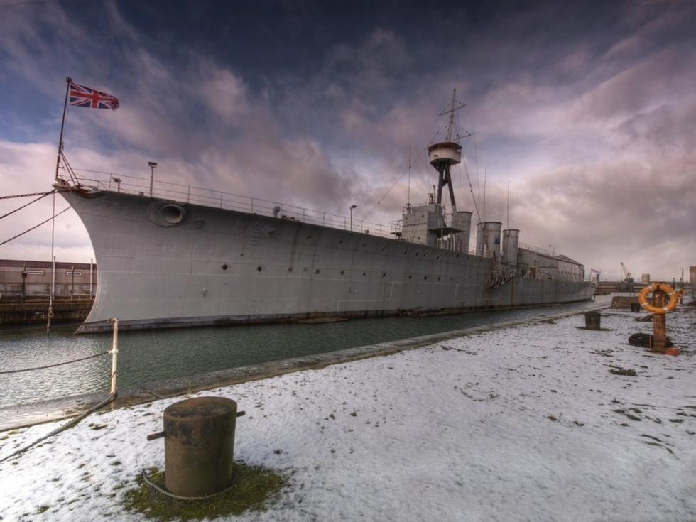 百年老舰被盖别墅成移动办公楼