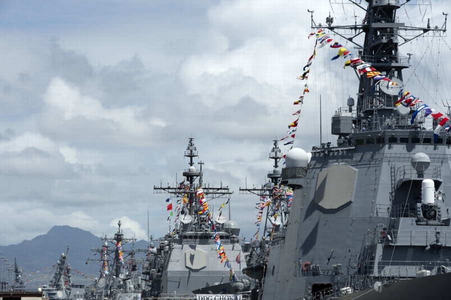 珍珠港内各国军舰密密麻麻