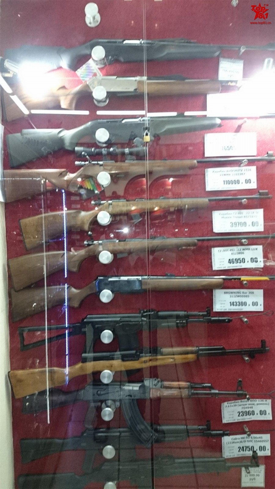中国网友在海参崴逛枪店惊呆了