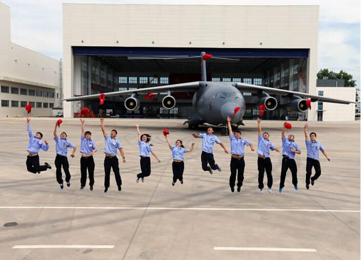 中航工业航空人欢送胖妞出嫁