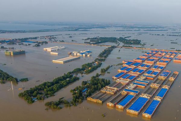 航拍暴雨后的湖北孝感工业园 厂房泡水中