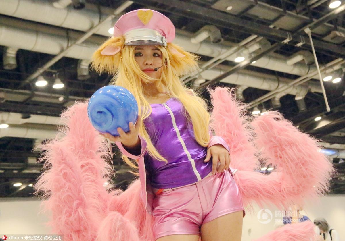 6 比基尼遇胸毛画面太美 北京漫展奇葩伪娘齐上阵