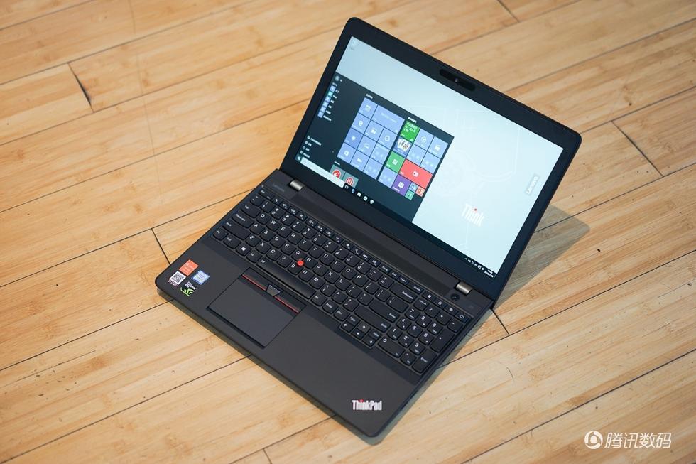 我们看到thinkpad s5基本还是采用了一个thinkpad传统的外观设计,黑色