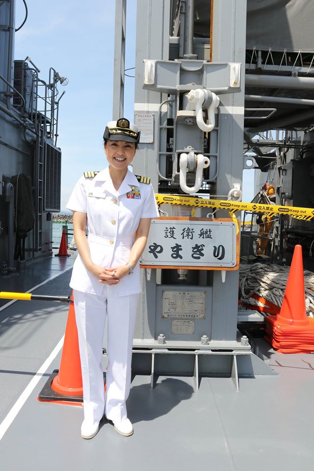 日本海自女舰长领导210名男兵