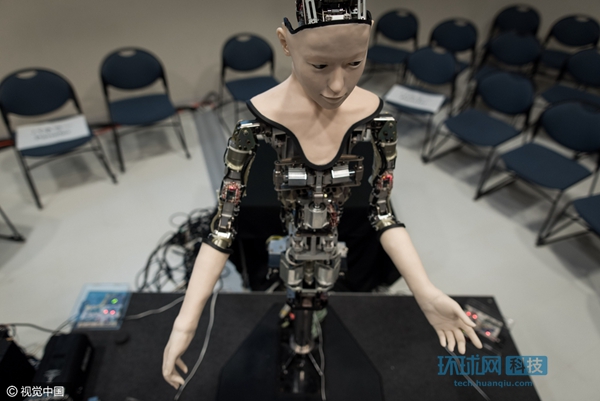 7 日本半身人形机器人 拥有拟人的脸和拟人的心