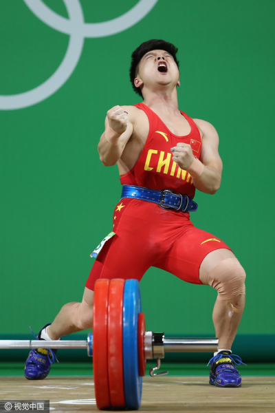 破纪录龙清泉夺举重男子56公斤级金牌