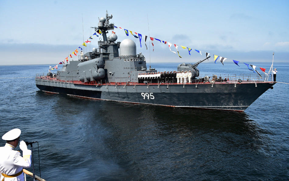 俄军太平洋舰队阅兵旧舰成群