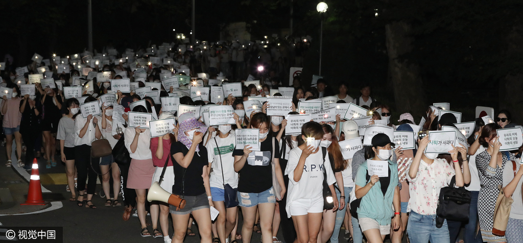 梨花女子大学爆发烛光集会要求校长辞职