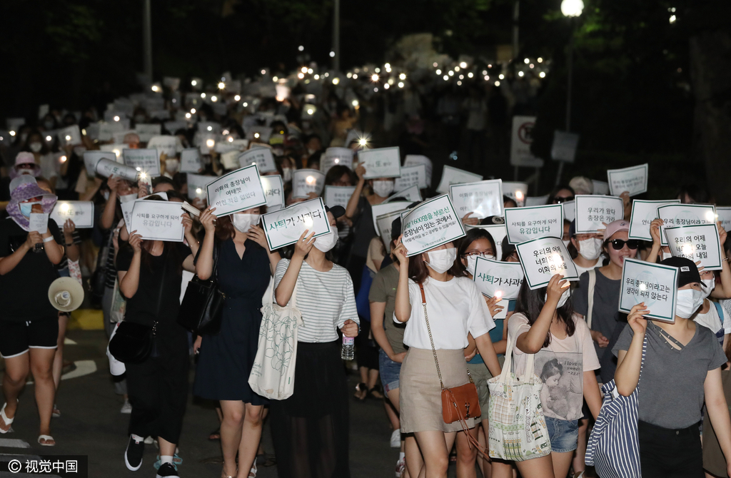 梨花女子大学爆发烛光集会要求校长辞职