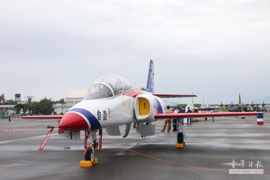 台湾新型无人机酷似大陆翼龙