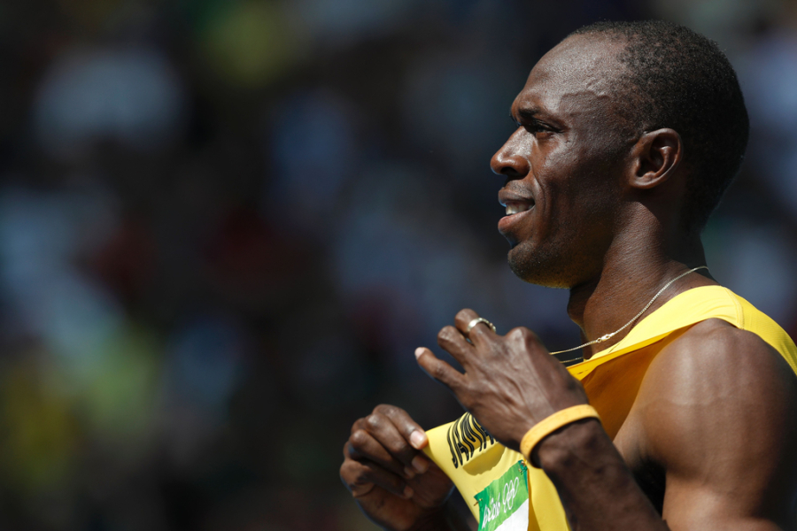 12 逆天 魔性!博尔特冲刺三次扭头看镜头