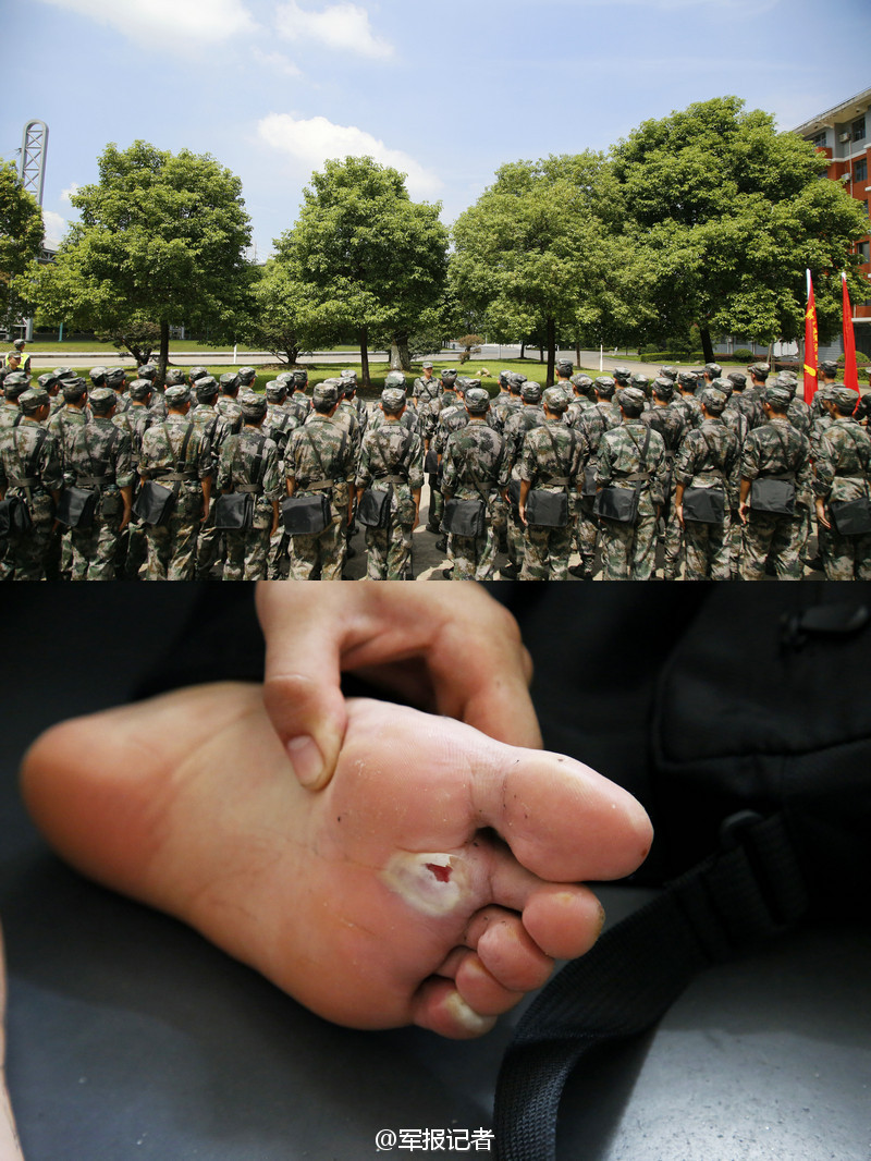 8月19日,气温达到36度,国防科大新兵训练旅组织新兵进行野外行军拉练