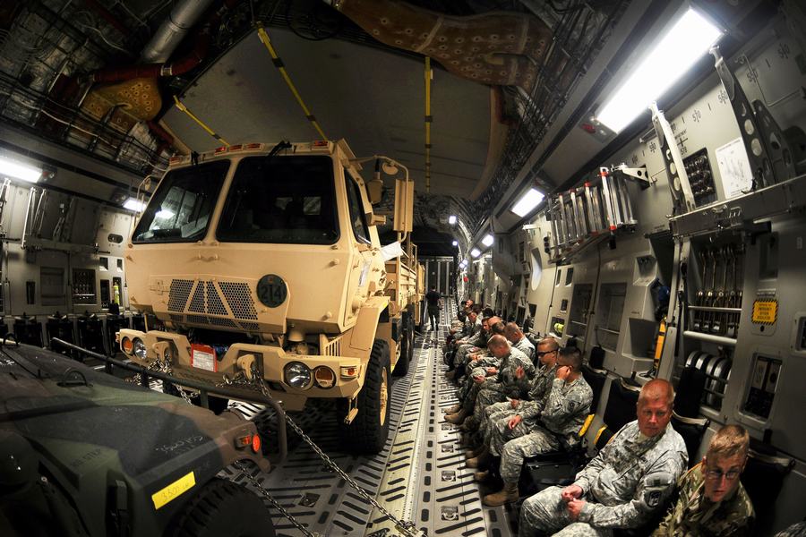 8 加拿大空军c17内部相当宽敞