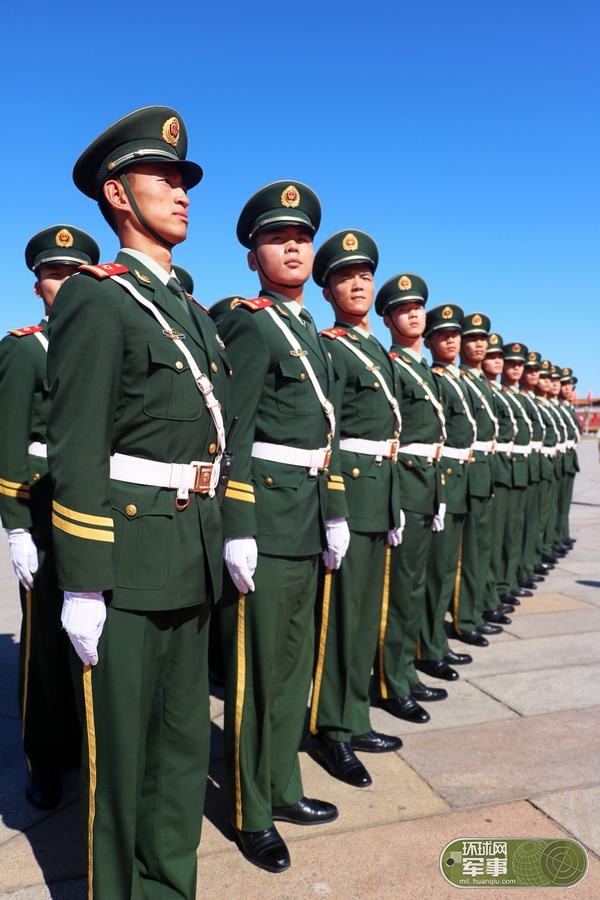 退伍礼炮兵执行最后礼炮任务