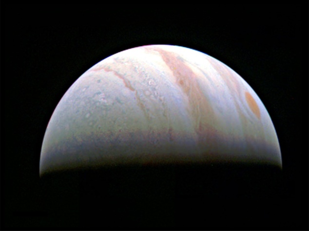 nasa曝光土星两极照片难以想象的震撼美