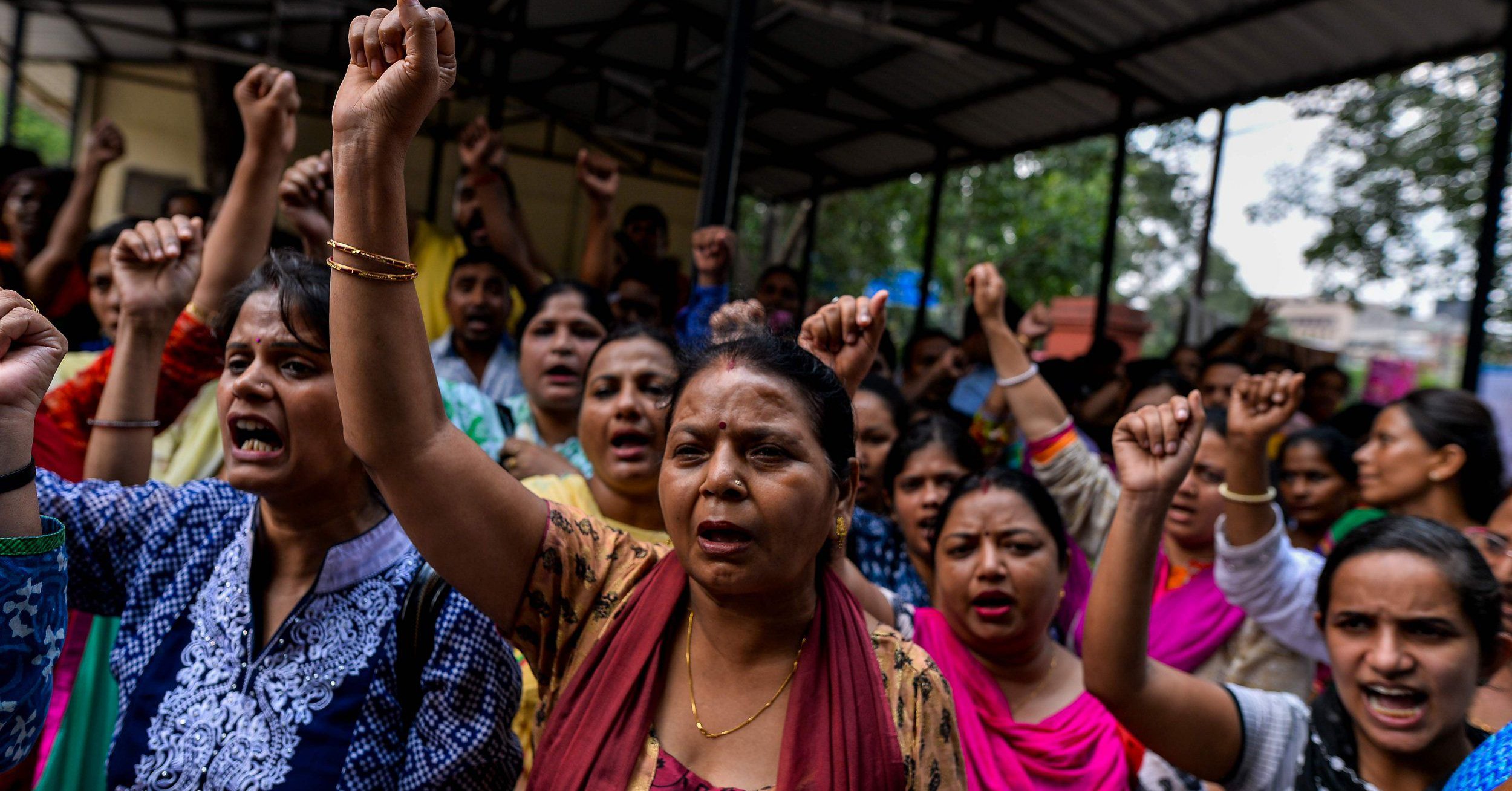 25 印度1.8亿工人罢工 要求涨工资