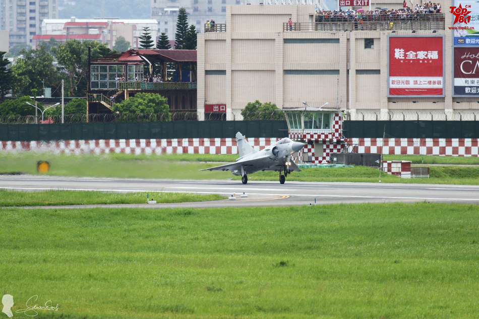 2016年8月,台湾空军在花莲空军基地举行的航展上出动幻影2000多用途