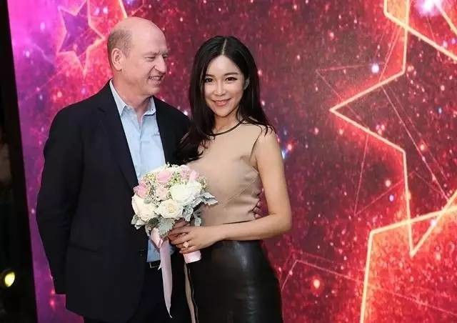 37 影视巨头向周玲安求婚 两人结缘只因100元
