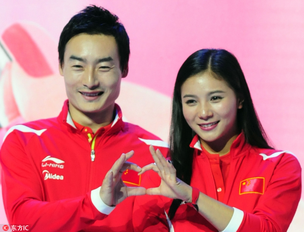 27 跳水队出席活动 何姿秦凯秀恩爱吴敏霞噘嘴