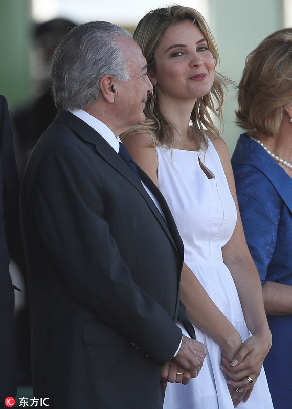 巴西阅兵庆祝独立日新总统特梅尔携高颜值娇妻亮相