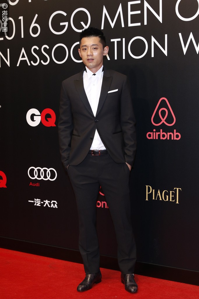 18 张继科马龙帅气出席典礼 吴敏霞短裙变女神