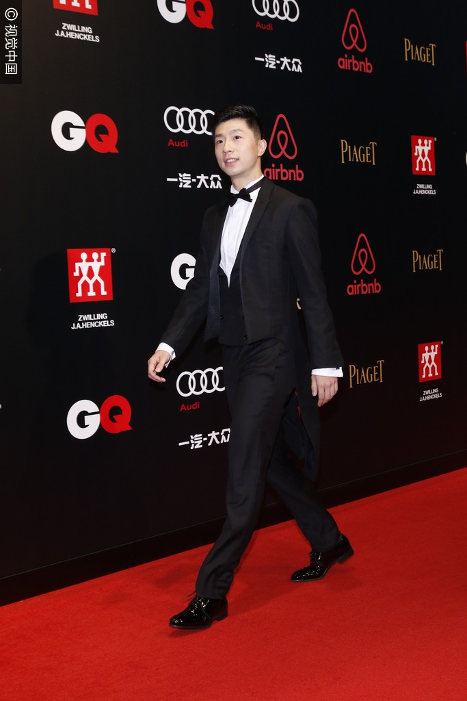 18 张继科马龙帅气出席典礼 吴敏霞短裙变女神