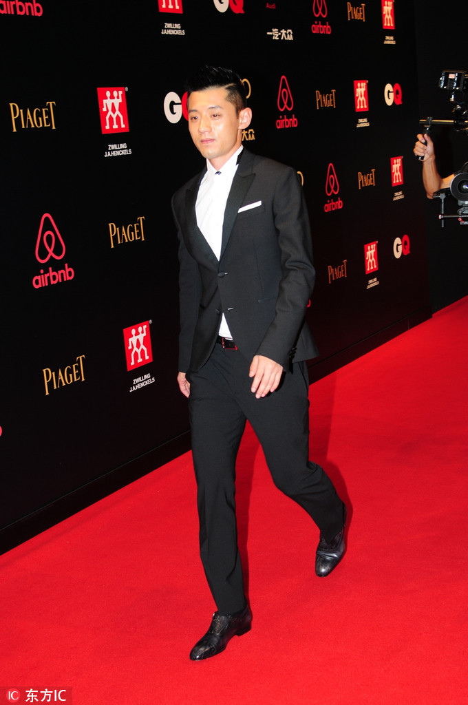 张继科帅气逼人   张继科   张继科一身黑色西服亮相   张继科帅气逼