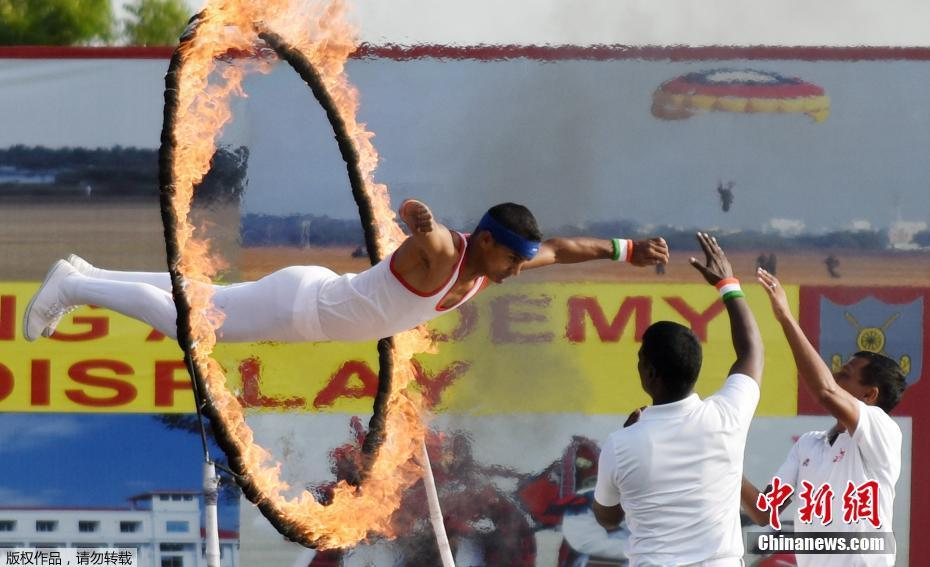 4 印度陆军钻火圈叠人墙准备阅兵