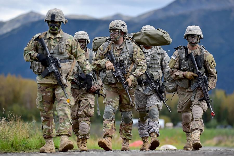 11 看看美军如何密集空投伞兵