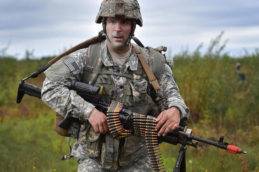 看看美军如何密集空投伞兵