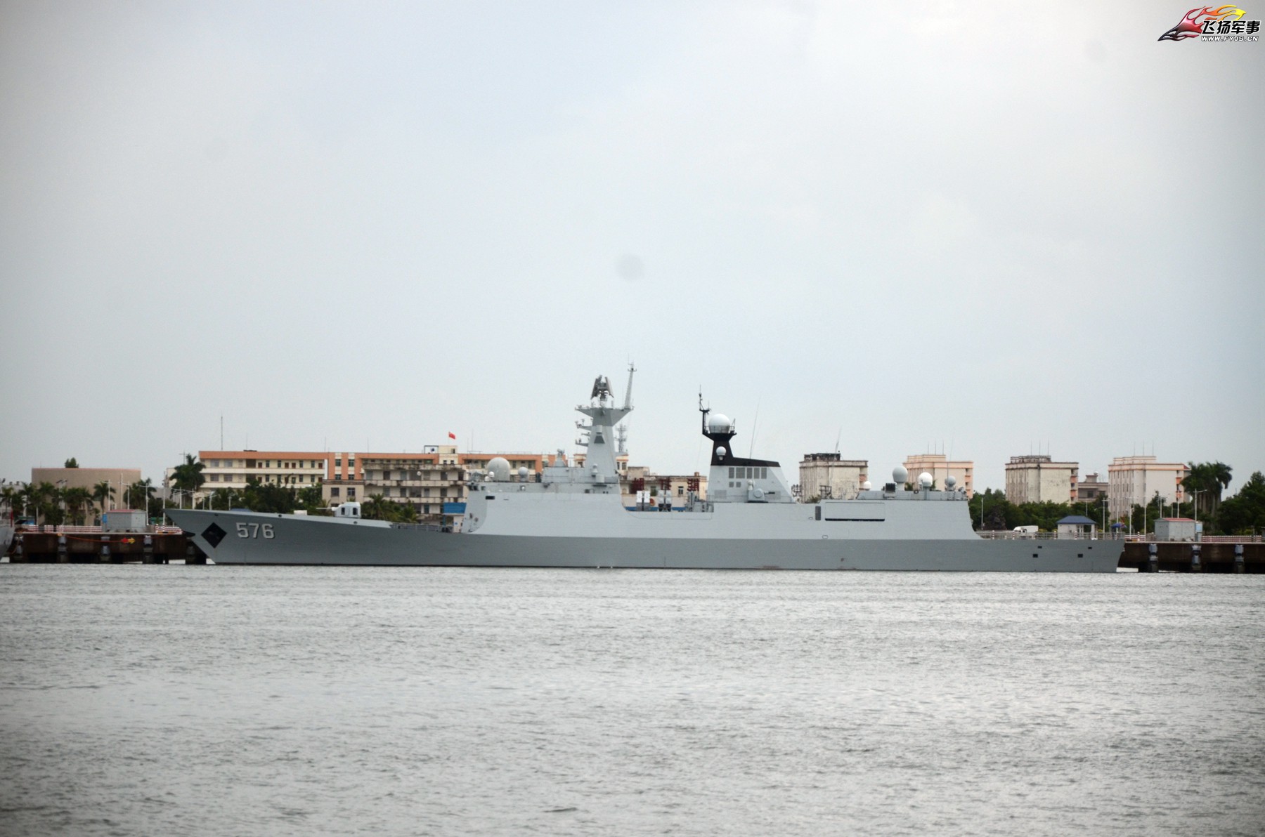 中国海军大舰齐聚湛江军港