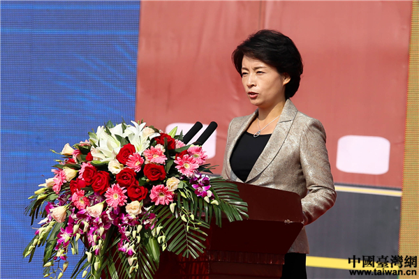 2016届平遥国际摄影大展组委会主任,中共平遥县委书记武晓花致欢迎词