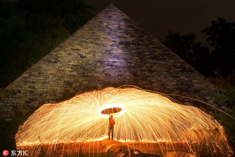 印度小伙发明开挂版烟火金钟罩