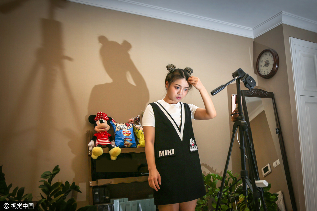 北京:北漂农村女孩成网红 一月赚80000元