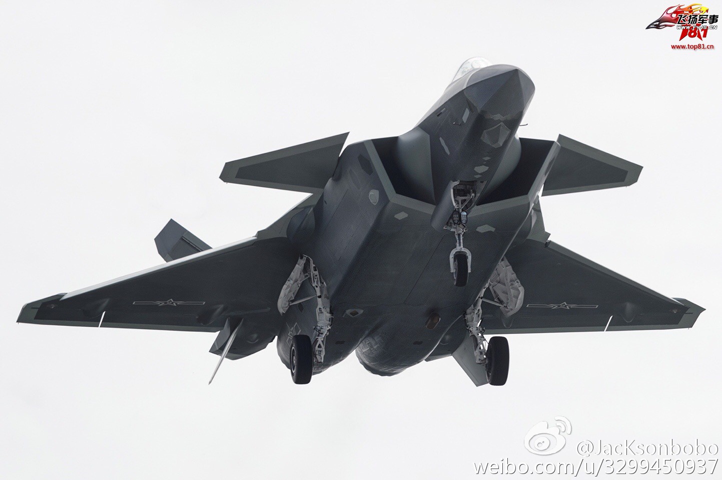 t50跟歼20同角度对比更像三代机