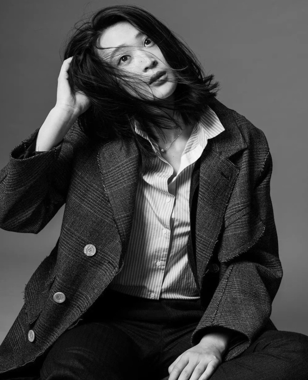 15 时尚丽人!惠若琪再拍写真 大长腿太抢镜