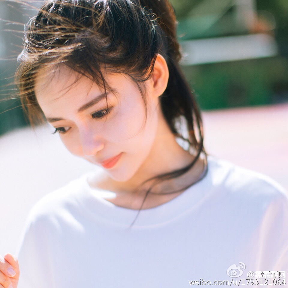 13 北大美女研究生学霸晒毕业照 感恩老师称"何其幸运"