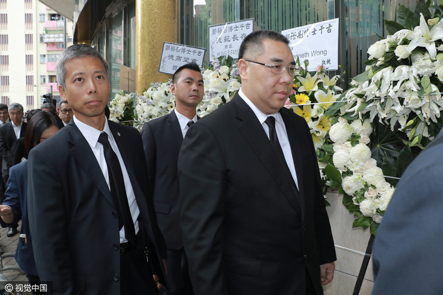 香港富豪郑裕彤出殡董建华梁振英李嘉诚李兆基扶灵