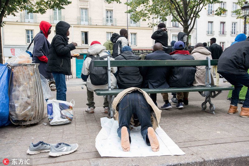法国街头漂泊的难民 风餐露宿希望留在这个国度
