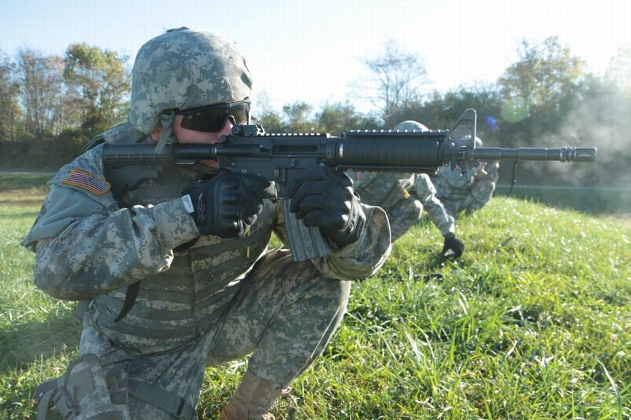 近日,美国陆军第76步兵旅战斗队进行年度射击比赛,于是美军各种单兵