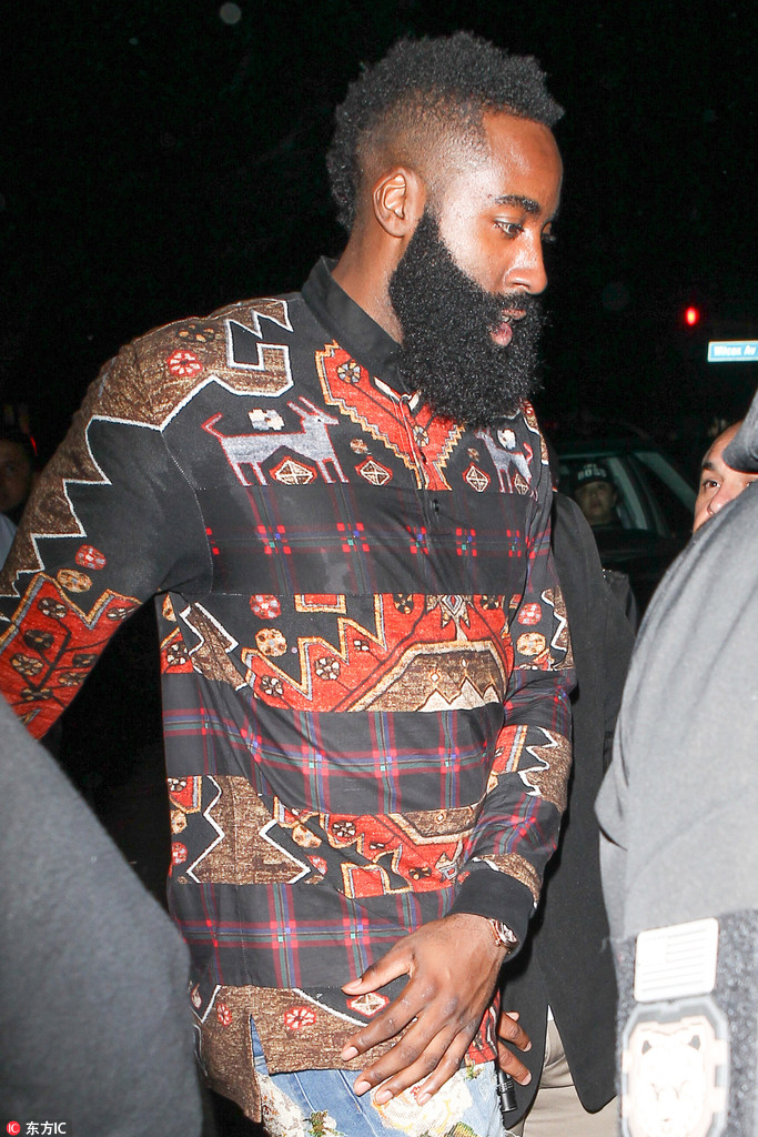 火箭输球哈登现身夜店一身潮装眼神迷离