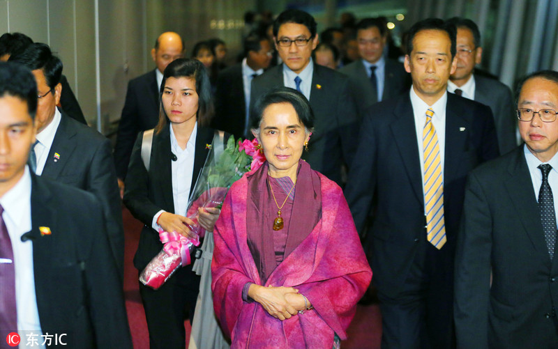 缅甸外长昂山素季出访日本支持者热情献吻