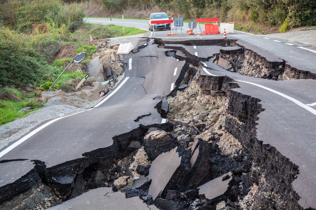 21 新西兰强震:现场狼藉  首波海啸到达